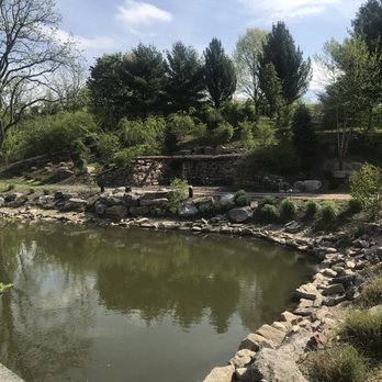 Glasbern Inn - Pond next to terrace - Hotels Near Me - Fogelsville, Pennsylvania