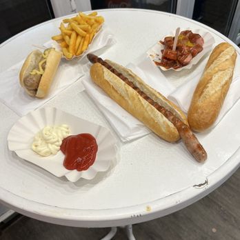 Wurstmeister - Bratwurst mit brotchen, long brat (krakauer), currywurst and ketchup & mayo. - Fast Food Near Me - Dusseldorf, NW