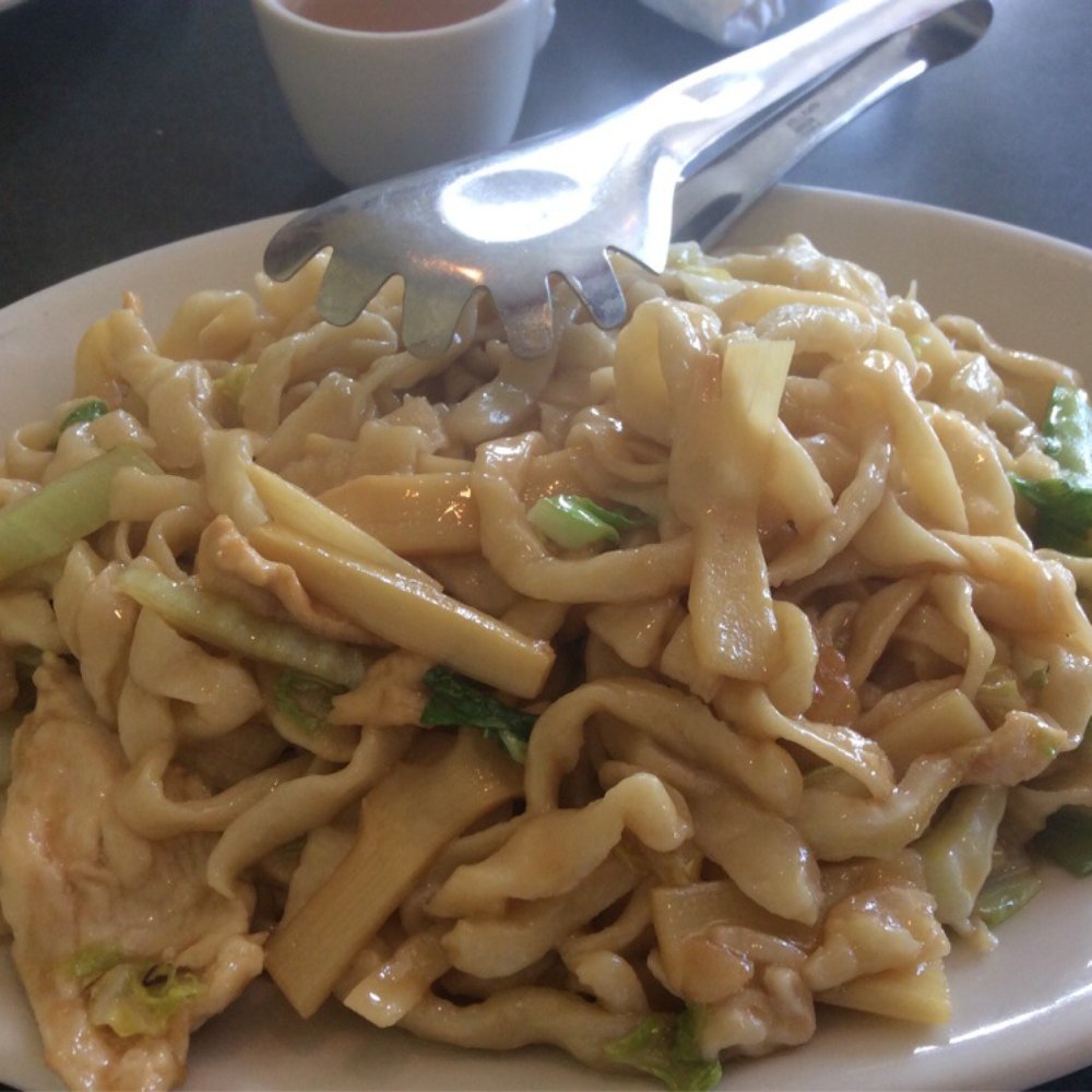 Snappy Dragon - Chicken chow mein with hand rolled noodles - Chinese Near Me - Seattle, Washington Snappy Dragon - Chicken chow mein with hand rolled noodles - Chinese Near Me - Seattle, Washington