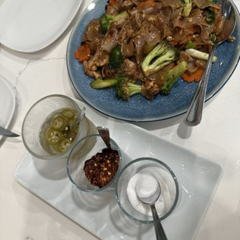 Bowl Thai Cafe - Pad see-L2. Cashew Nut Lunch Special - Thai Near Me - New Smyrna Beach, Florida