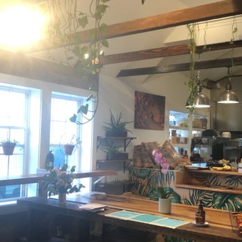 Huriyali - indoor vibe - Juice Bars & Smoothies Near Me - Charleston, South Carolina Huriyali - indoor vibe - Juice Bars & Smoothies Near Me - Charleston, South Carolina