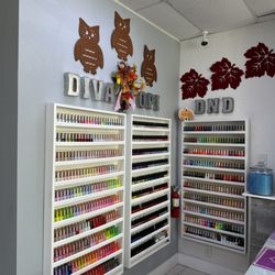 Nails and I Spa - Amplia gama de colores