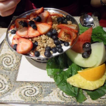Le Déjeuner Cosmopolitain - Breakfast & Brunch Near Me - Laval, Quebec