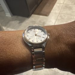Fast-Fix Jewelry and Watch Repairs - The links were removed to properly size the watch for me. It was done perfectly.