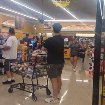 Vons - And MORE people waiting! - Grocery Near Me - Fillmore, California Vons - And MORE people waiting! - Grocery Near Me - Fillmore, California