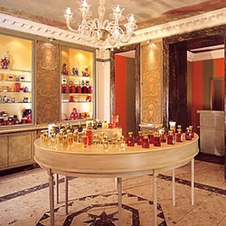 Maître Parfumeur et Gantier