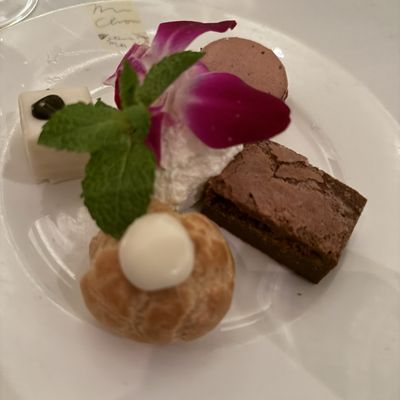 Mr Chow by null