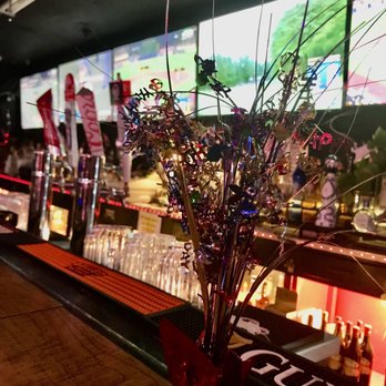 Dodeys Central - Bar area - Sports Bars Near Me - Phoenix, Arizona