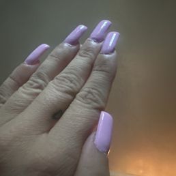 uneven gel & acrylic. cutting into my cuticles & didn't shape even, paint even, un even acrylic, has bubbles and missed clear coat. uneven gel & acrylic. cutting into my cuticles & didn't shape even, paint even, un even acrylic, has bubbles and missed clear coat.
