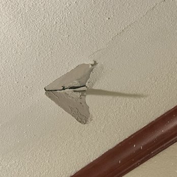 Comfort Suites Gainesville - Water coming through the ceiling all night long - Hotels Near Me - Gainesville, Texas