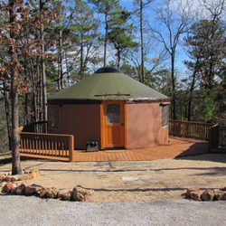 Eureka Springs KOA - Rental yurt