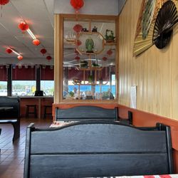 Yum Noodles - Interior seating