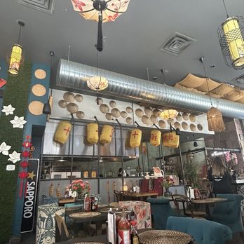 Madame Woo - Asian Fusion Near Me - Trois-Rivières, Quebec