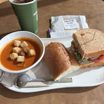 St. Louis Bread - Creamy Tomato Soup, French Baguette Side, Vegetable Sandwich - Sandwiches Near Me - Eureka, Missouri