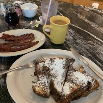 Hungry Hunter Restaurant - Half order French toast and side of bacon - Breakfast & Brunch Near Me - Branson, Missouri