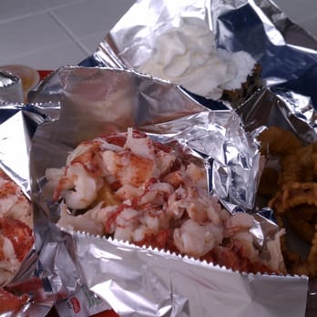 Red's Eats - Lobster rolls - Seafood Near Me - Wiscasset, Maine