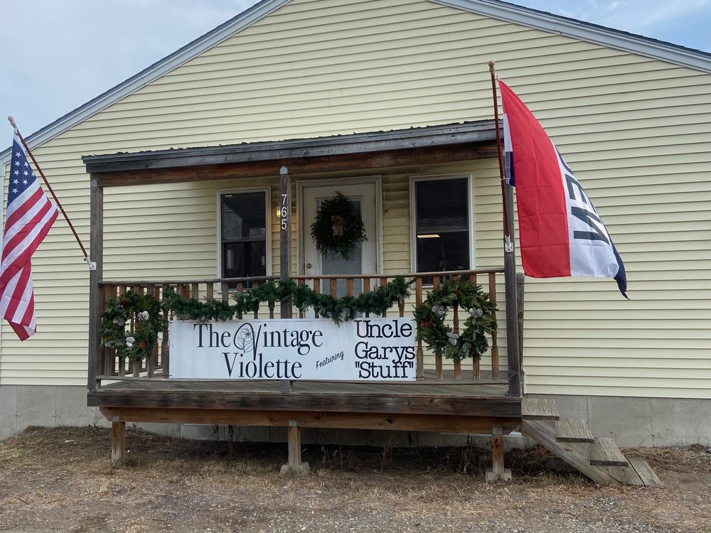 THE VINTAGE VIOLETTE Updated September 2024 765 Main St, Readfield