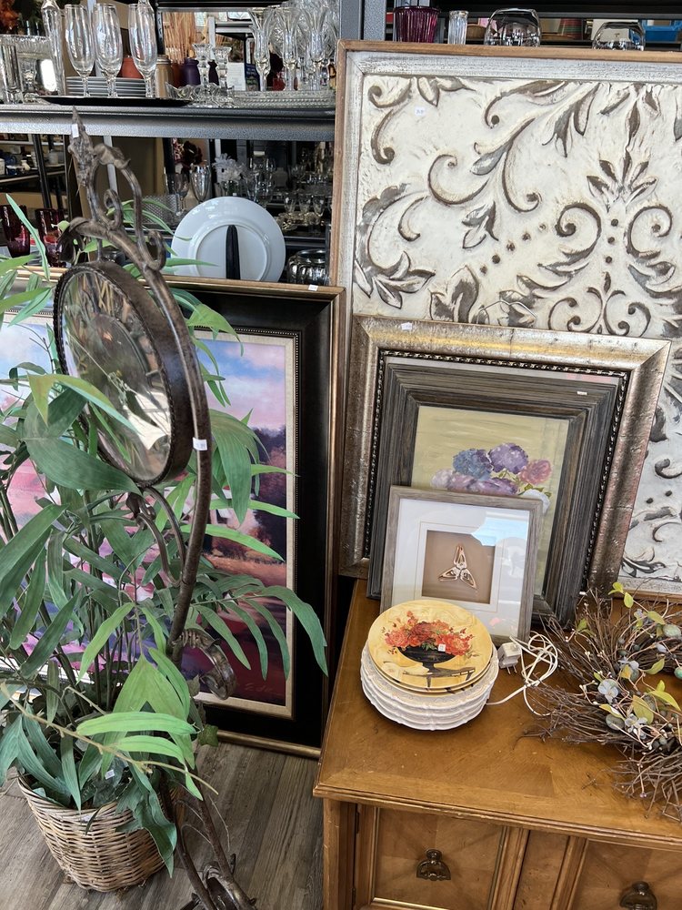 JUDY’S PLACE THRIFT STORE Updated September 2024 10 Photos 135 Shaw Ave, Clovis