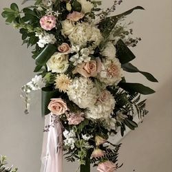 Robert Anthony Florist - Stand up wedding bouquet