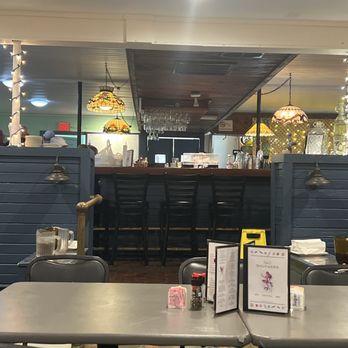 Back 2 Shuckers - Bar - Seafood Near Me - Oak Island, North Carolina