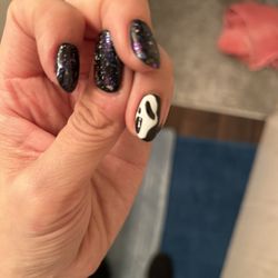 Amanda's Nail & Spa - Scream Mask