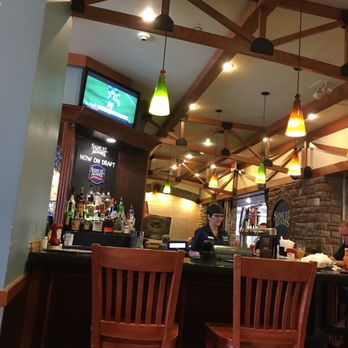 Sam Adams Brewhouse - the bar area - Airport Lounges Near Me - Hebron, Kentucky