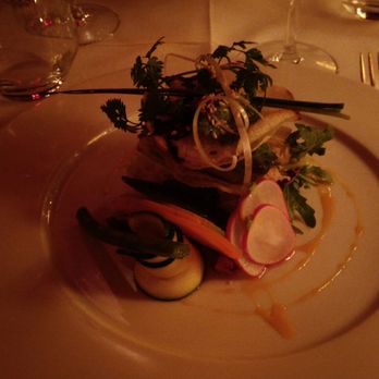 Les Demoiselles de Rochefort - Millefeuille à la chaire de crabe et guacamole - French Near Me - Lyon, 69 Les Demoiselles de Rochefort - Millefeuille à la chaire de crabe et guacamole - French Near Me - Lyon, 69