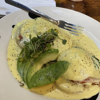 Mama's Egg House - Benedict Florentine.  No meat.  That's tomatoes that look like meat.  Delish! - Breakfast & Brunch Near Me - Idyllwild, California