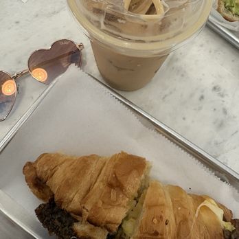 Underdog Coffee & Bread - Coffee & Tea Near Me - Falls Church, Virginia