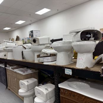 Bulldog Liquidators - rolls and rolls of merchandise - Wholesale Stores Near Me - Las Vegas, Nevada
