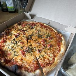 Little Notch - 4 cheese pizza