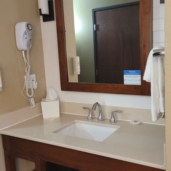 Comfort Inn & Suites - Sink area - Hotels Near Me - Spokane Valley, Washington Comfort Inn & Suites - Sink area - Hotels Near Me - Spokane Valley, Washington