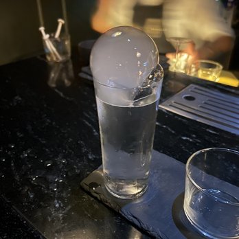 Handshake Speakeasy Bar - Chica De Humo - Cocktail Bars Near Me - México, D.F., DIF