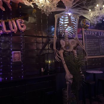 Weary Livers - Famous skeleton - Cocktail Bars Near Me - Santa Monica, California Weary Livers - Famous skeleton - Cocktail Bars Near Me - Santa Monica, California