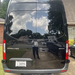 Memphis Town Car & Limo Service - Mercedes sprinter black on black Leather sit
Luxurious ride