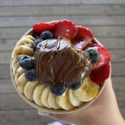 hatteras bowl with added berries and nutella