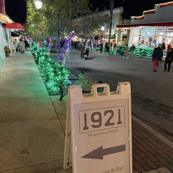1921 Mount Dora - Outside street before entering - Cocktail Bars Near Me - Mount Dora, Florida