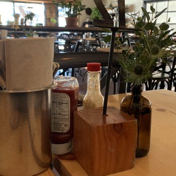 Fàme Caffe - Table setting - Coffee & Tea Near Me - Phoenix, Arizona