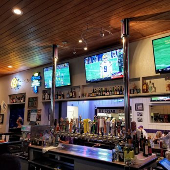 Dutch's Hamburgers - Locker room - Burgers Near Me - Fort Worth, Texas