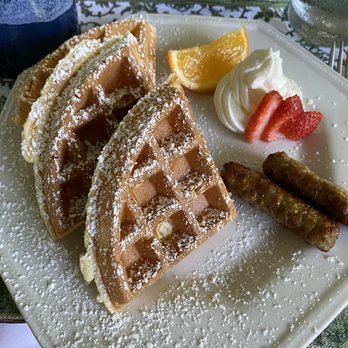 Candleberry Inn on Cape Cod - Complementary breakfast - Bed & Breakfast Near Me - Brewster, Massachusetts