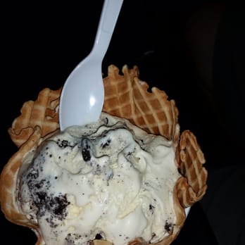 Cold Stone Creamery - French vanilla with oreos in a waffle cup - Ice Cream & Frozen Yogurt Near Me - Allen, Texas Cold Stone Creamery - French vanilla with oreos in a waffle cup - Ice Cream & Frozen Yogurt Near Me - Allen, Texas