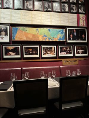 Hy's Steakhouse & Cocktail Bar by null