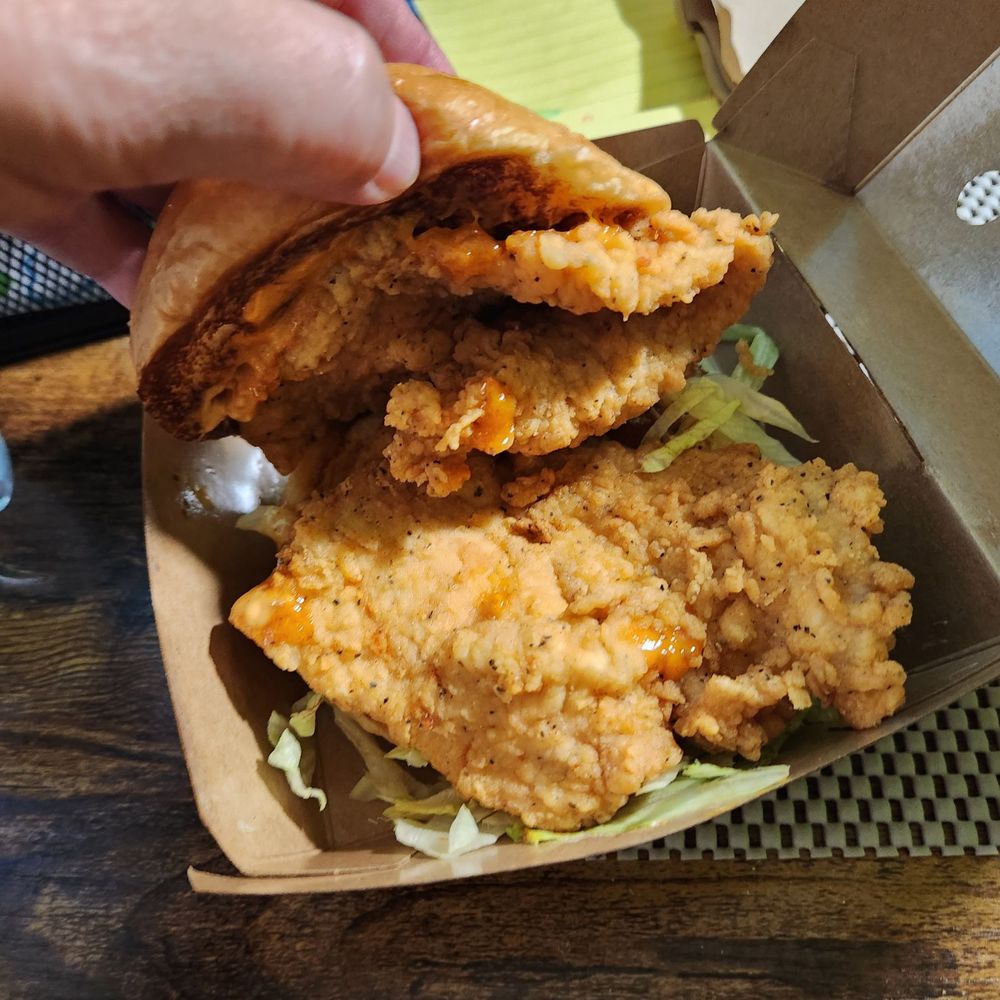 Nash & Smashed - Inside the golden crunch chicken sandwich - Chicken Shop Near Me - Warrenton, Virginia