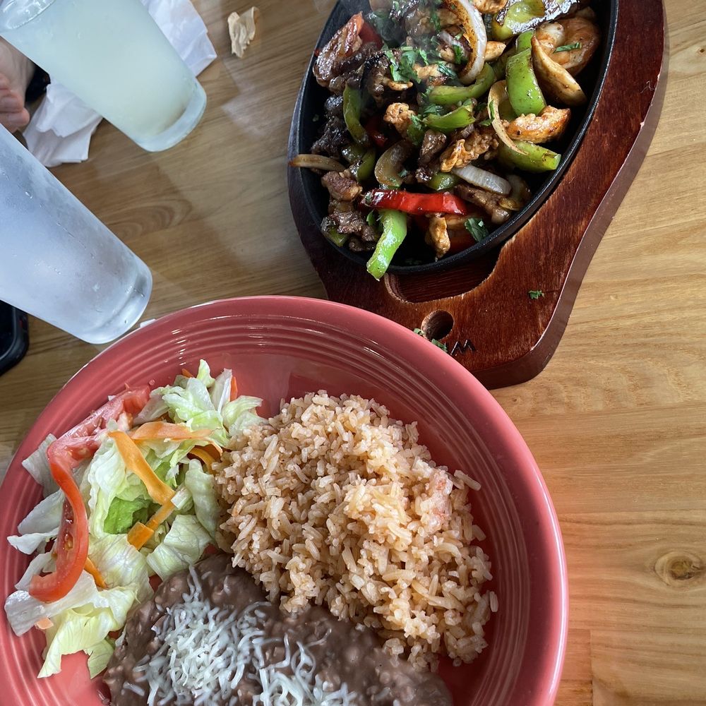 Katrina's Mexican Kitchen - Mixed fajitas - Mexican Near Me - Artesia, California