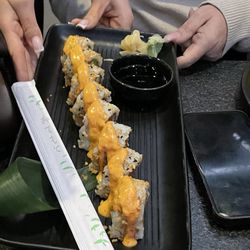 General Admission - Spicy CHILI GARLIC TUNA ROLL (8 PCS)garlic