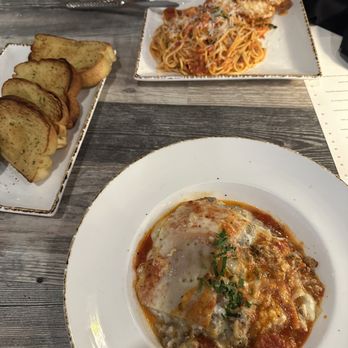 Mamma Mia - Garlic Bread, chicken parmigiana, and Beef Lasagne - Italian Near Me - Riverside, California