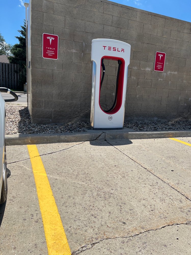 TESLA SUPERCHARGER SHERBURN 600 MN4, Sherburn, Minnesota EV