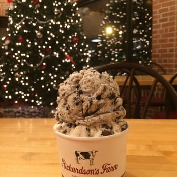 Richardson's Ice Cream - Orio yogurt & moose track! - Ice Cream & Frozen Yogurt Near Me - Middleton, Massachusetts Richardson's Ice Cream - Orio yogurt & moose track! - Ice Cream & Frozen Yogurt Near Me - Middleton, Massachusetts
