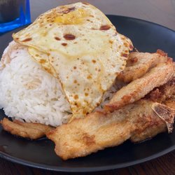 新寶馬茶餐廳小廚 - Pork chop & eggs on rice