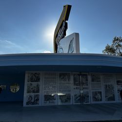 The Blue Whale - The building